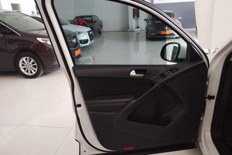 Used Volkswagen Tiguan 2016 300TSI Automatic Two-Wheel Drive Trend Edition Left Front Door Interior