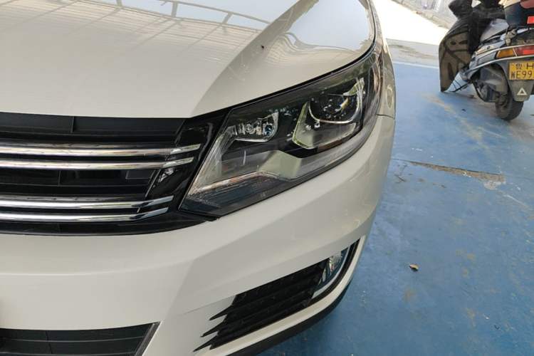 Used Volkswagen Tiguan 2016 300TSI Automatic All-Wheel Drive Luxury Edition Left Front Headlight