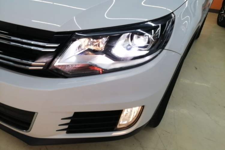 Used Volkswagen Tiguan 2016 280TSI Automatic Two-Wheel Drive Silk Road Comfort Edition Left Front Headlight