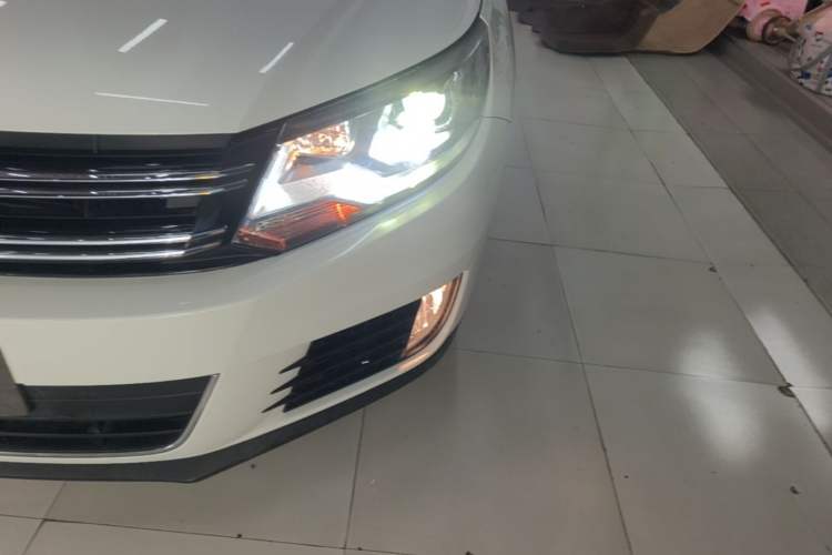 Used Volkswagen Tiguan 2016 300TSI Automatic All-Wheel Drive Luxury Edition Left Front Headlight