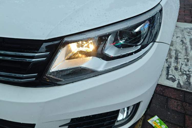 Used Volkswagen Tiguan 2016 280TSI Automatic Two-Wheel-Drive Silk Road Style Edition Left Front Headlight