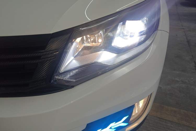 Used Volkswagen Tiguan 2016 280TSI Automatic Two-Wheel-Drive Silk Road Style Edition Left Front Headlight