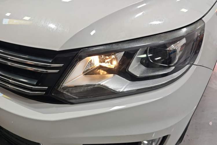 Used Volkswagen Tiguan 2016 300TSI Automatic Two-Wheel Drive Trend Edition Left Front Headlight