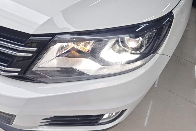Used Volkswagen Tiguan 2016 280TSI Automatic Two-Wheel-Drive Silk Road Style Edition Left Front Headlight