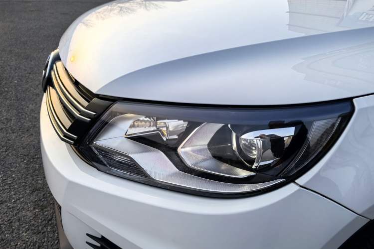 Used Volkswagen Tiguan 2016 280TSI Automatic Two-Wheel-Drive Silk Road Style Edition Left Front Headlight