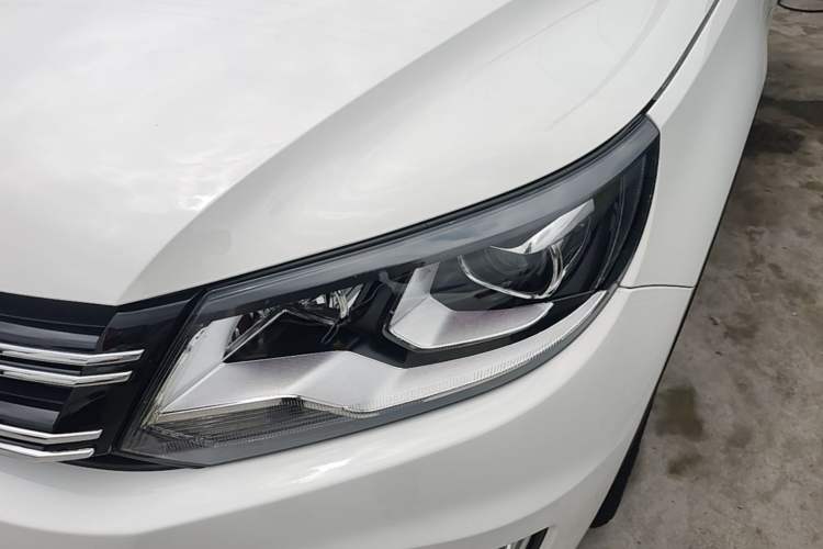 Used Volkswagen Tiguan 2016 280TSI Automatic Two-Wheel Drive Silk Road Comfort Edition Left Front Headlight