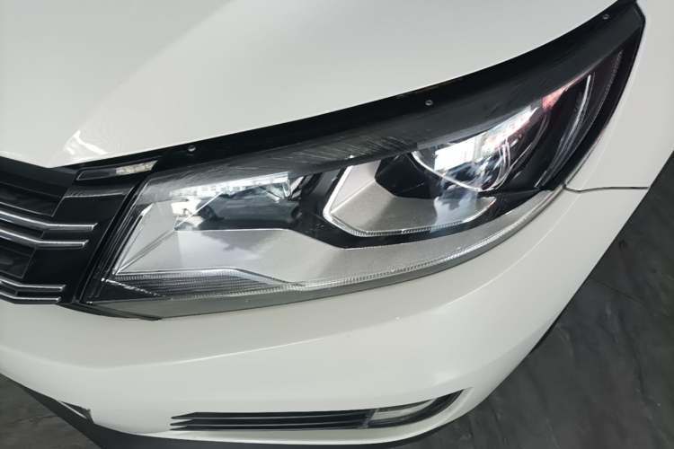 Used Volkswagen Tiguan 2016 280TSI Automatic Two-Wheel Drive Silk Road Comfort Edition Left Front Headlight
