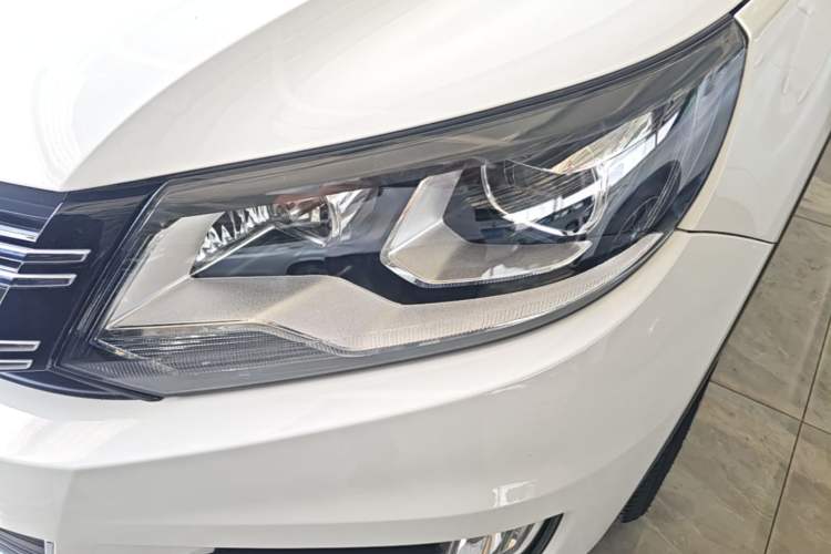 Used Volkswagen Tiguan 2016 280TSI Automatic Two-Wheel Drive Silk Road Comfort Edition Left Front Headlight