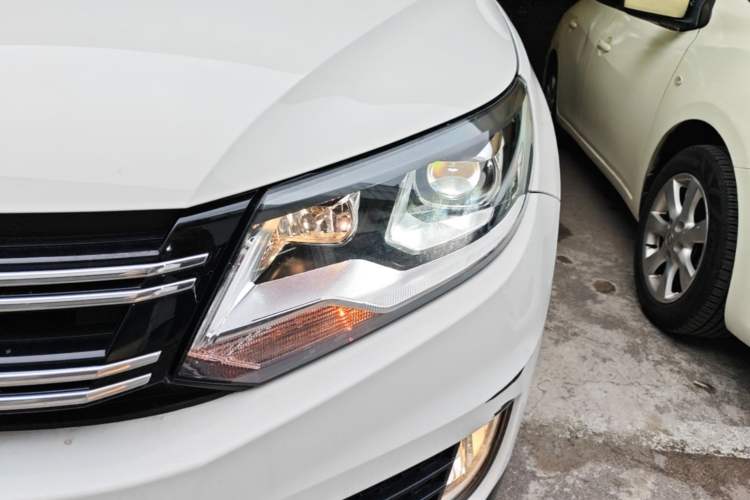 Used Volkswagen Tiguan 2016 280TSI Automatic Two-Wheel-Drive Silk Road Style Edition Left Front Headlight