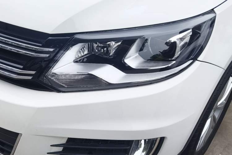 Used Volkswagen Tiguan 2016 280TSI Automatic Two-Wheel Drive Silk Road Comfort Edition Left Front Headlight