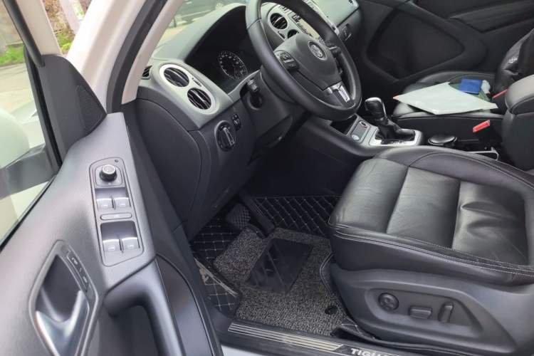 Used Volkswagen Tiguan 2016 300TSI Automatic All-Wheel Drive Luxury Edition Left Front Seat