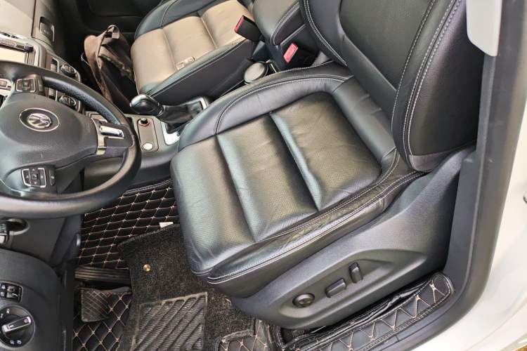 Used Volkswagen Tiguan 2016 300TSI Automatic All-Wheel Drive Luxury Edition Left Front Seat
