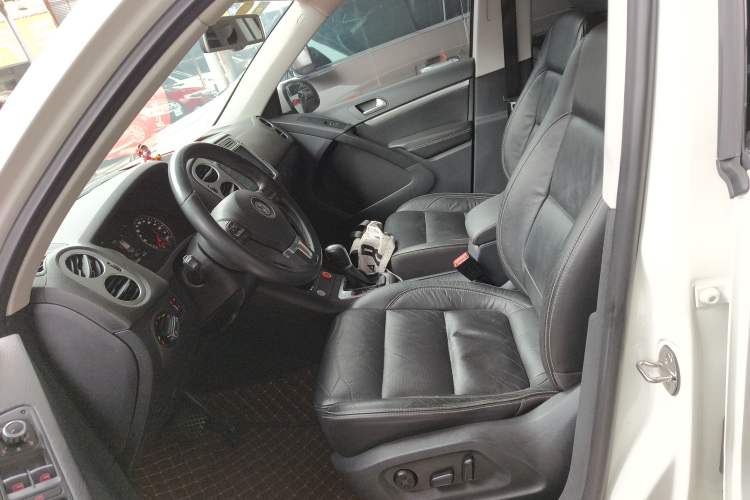 Used Volkswagen Tiguan 2016 300TSI Automatic All-Wheel Drive Luxury Edition Left Front Seat