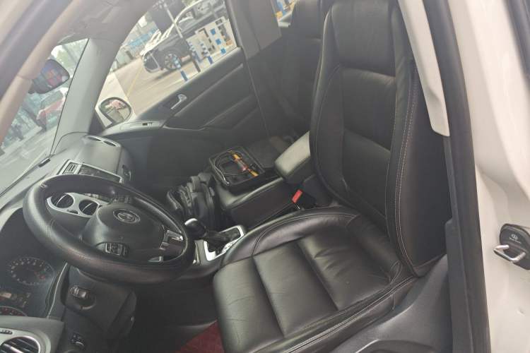 Used Volkswagen Tiguan 2016 300TSI Automatic All-Wheel Drive Luxury Edition Left Front Seat