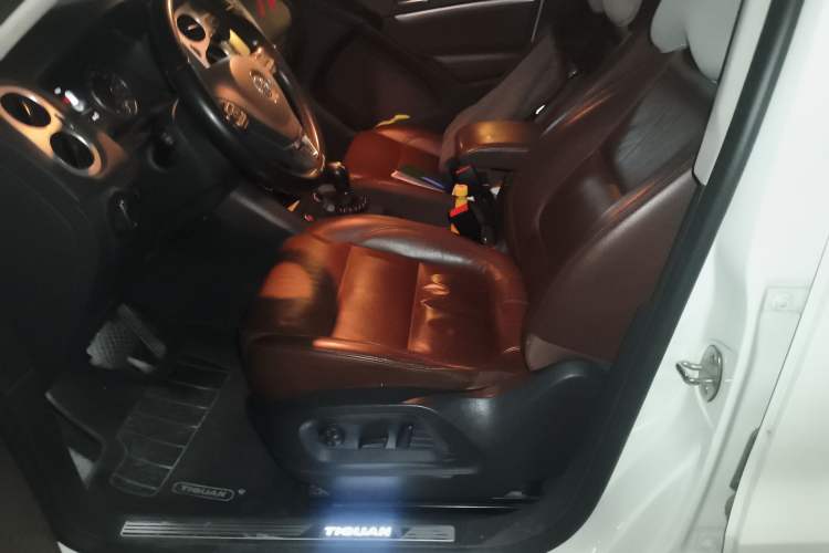Used Volkswagen Tiguan 2016 300TSI Automatic All-Wheel Drive Luxury Edition Left Front Seat