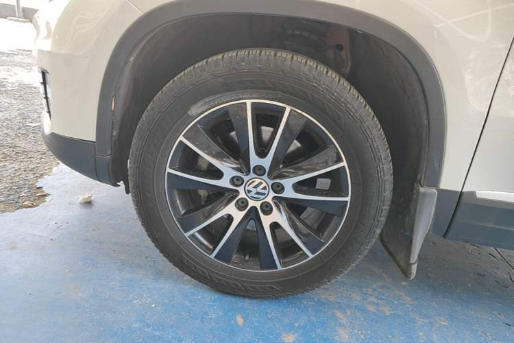 Used Volkswagen Tiguan 2016 300TSI Automatic All-Wheel Drive Luxury Edition Left Front Wheel Hub