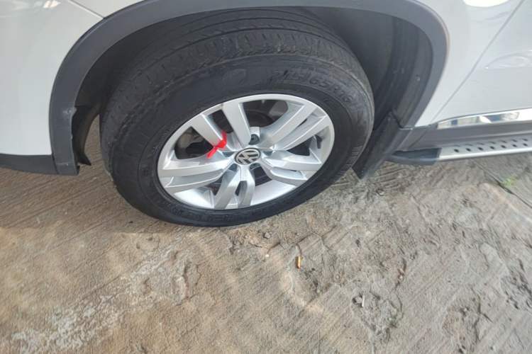 Used Volkswagen Tiguan 2016 300TSI Automatic Two-Wheel Drive Trend Edition Left Front Wheel Hub