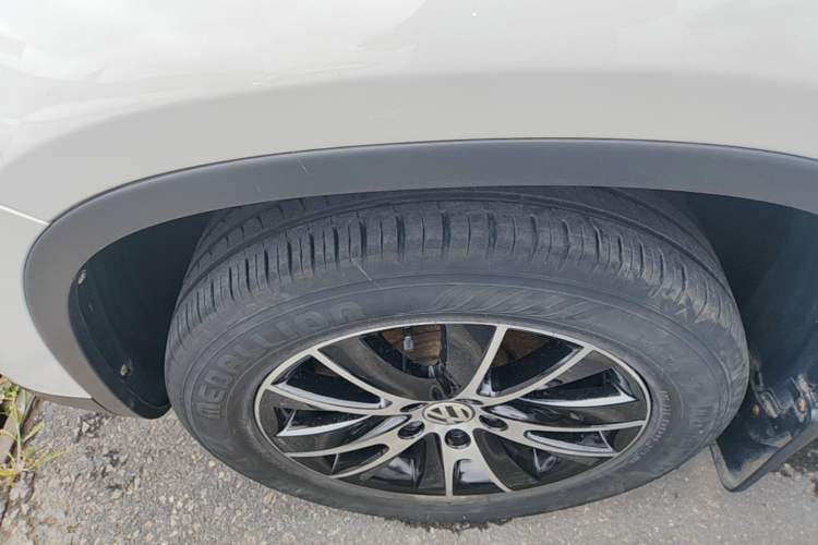 Used Volkswagen Tiguan 2016 300TSI Automatic Two-Wheel Drive Luxury Edition Left Front Wheel Hub