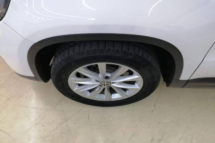 Used Volkswagen Tiguan 2016 280TSI Automatic Two-Wheel Drive Silk Road Comfort Edition Left Front Wheel Hub