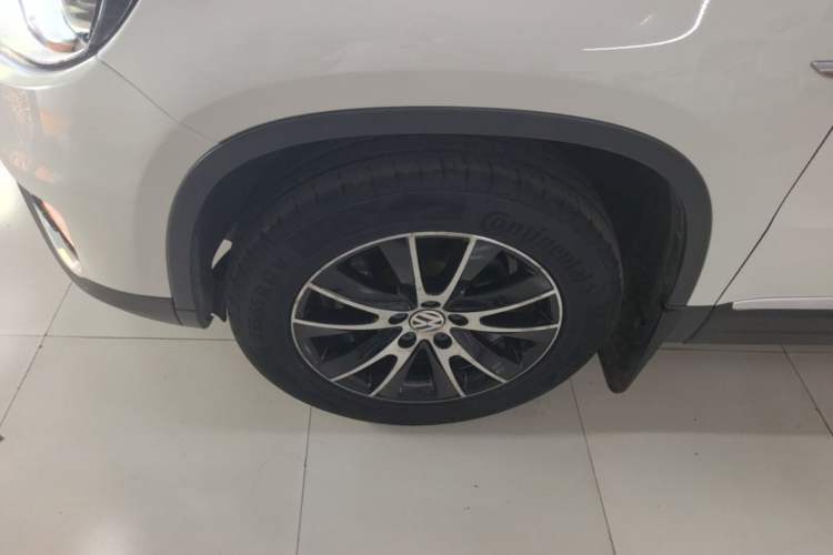 Used Volkswagen Tiguan 2016 300TSI Automatic All-Wheel Drive Luxury Edition Left Front Wheel Hub
