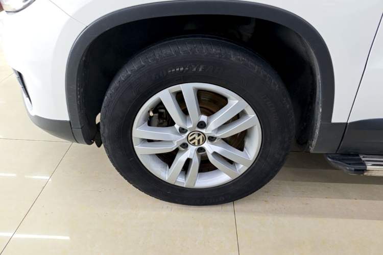Used Volkswagen Tiguan 2016 300TSI Automatic Two-Wheel Drive Trend Edition Left Front Wheel Hub