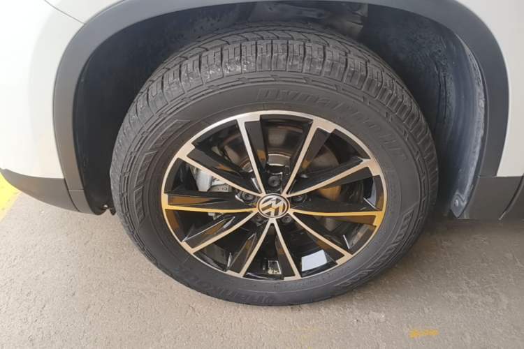 Used Volkswagen Tiguan 2016 300TSI Automatic All-Wheel Drive Fashion Vision Edition Left Front Wheel Hub