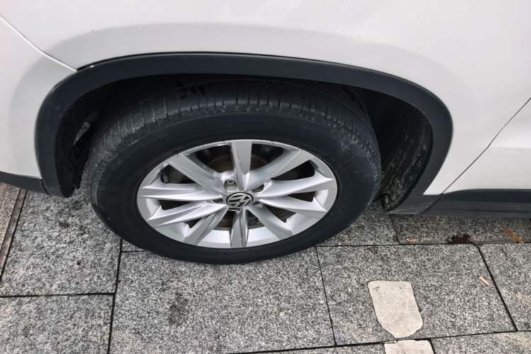 Used Volkswagen Tiguan 2016 280TSI Automatic Two-Wheel Drive Silk Road Comfort Edition Left Front Wheel Hub
