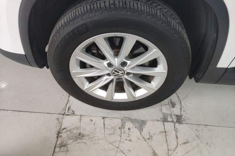 Used Volkswagen Tiguan 2016 300TSI Automatic Two-Wheel Drive Comfort Edition Left Front Wheel Hub