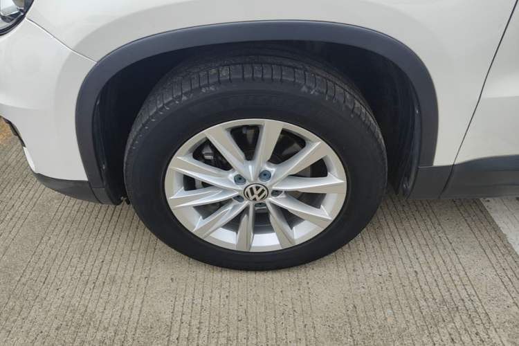 Used Volkswagen Tiguan 2016 280TSI Automatic Two-Wheel Drive Silk Road Comfort Edition Left Front Wheel Hub
