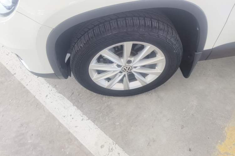 Used Volkswagen Tiguan 2016 280TSI Automatic Two-Wheel Drive Silk Road Comfort Edition Left Front Wheel Hub