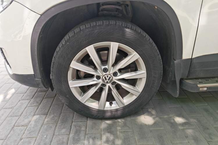 Used Volkswagen Tiguan 2016 300TSI Automatic Two-Wheel Drive Comfort Edition Left Front Wheel Hub