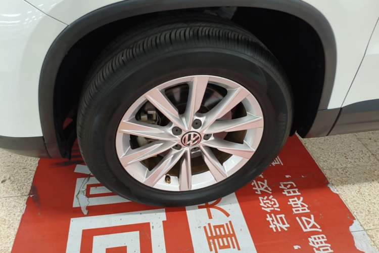 Used Volkswagen Tiguan 2016 280TSI Automatic Two-Wheel Drive Silk Road Comfort Edition Left Front Wheel Hub