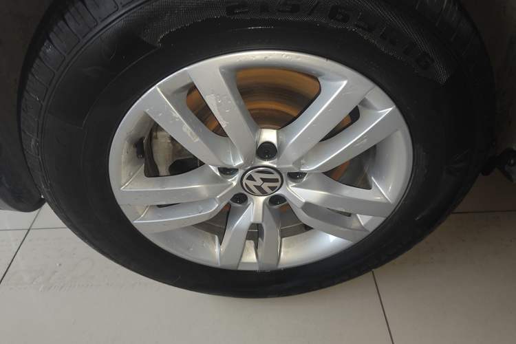 Used Volkswagen Tiguan 2016 300TSI Automatic Two-Wheel Drive Trend Edition Left Front Wheel Hub