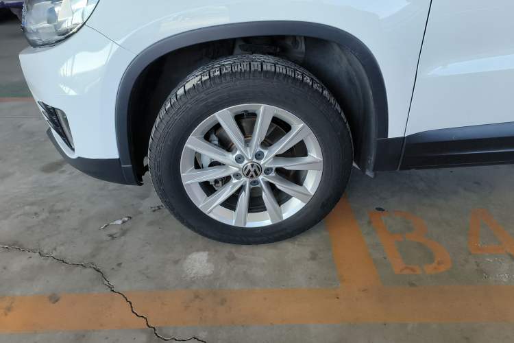 Used Volkswagen Tiguan 2016 300TSI Automatic All-Wheel Drive Fashion Vision Edition Left Front Wheel Hub