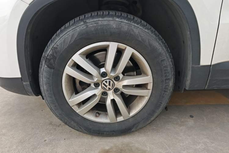 Used Volkswagen Tiguan 2016 300TSI Automatic Two-Wheel Drive Trend Edition Left Front Wheel Hub