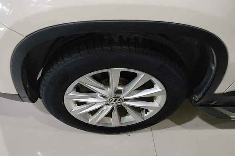 Used Volkswagen Tiguan 2016 300TSI Automatic All-Wheel Drive Fashion Vision Edition Left Front Wheel Hub