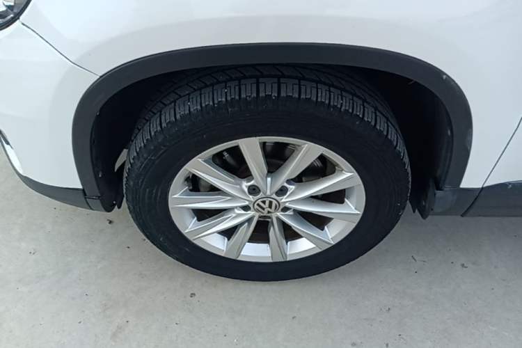 Used Volkswagen Tiguan 2016 280TSI Automatic Two-Wheel Drive Silk Road Comfort Edition Left Front Wheel Hub