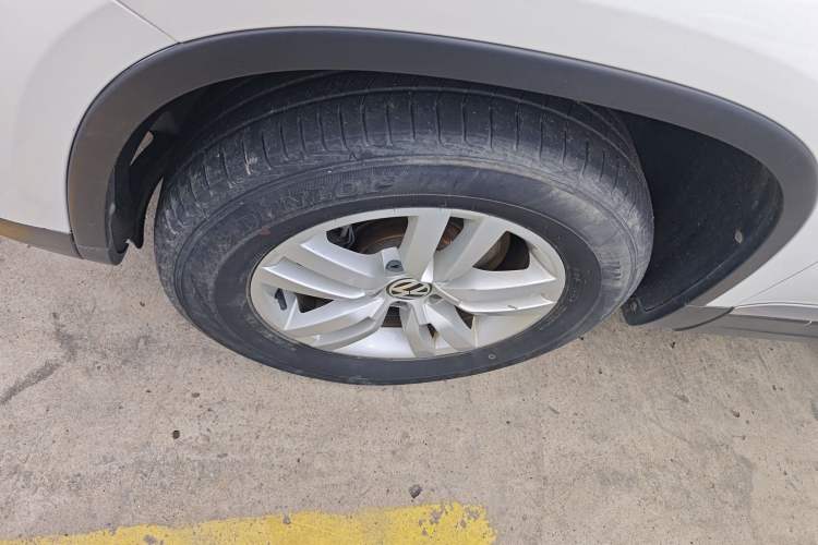 Used Volkswagen Tiguan 2016 300TSI Automatic Two-Wheel Drive Trend Edition Left Front Wheel Hub