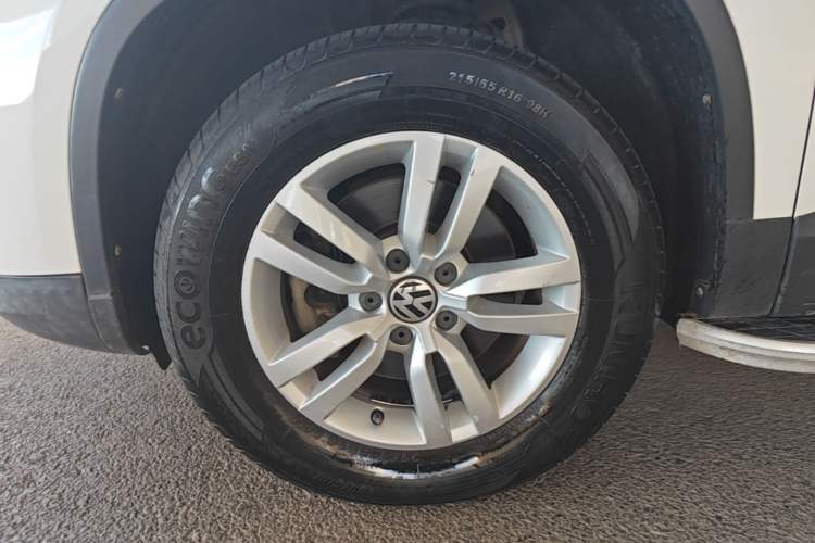 Used Volkswagen Tiguan 2016 300TSI Automatic Two-Wheel Drive Trend Edition Left Front Wheel Hub