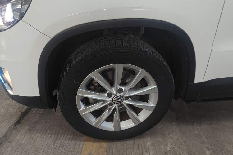 Used Volkswagen Tiguan 2016 280TSI Automatic Two-Wheel-Drive Silk Road Style Edition Left Front Wheel Hub