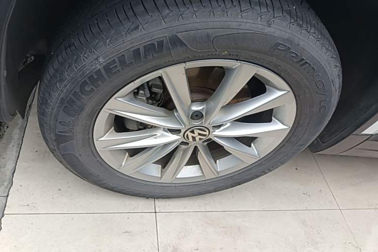 Used Volkswagen Tiguan 2016 280TSI Automatic Two-Wheel-Drive Silk Road Style Edition Left Front Wheel Hub