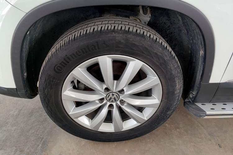 Used Volkswagen Tiguan 2016 2.0 TSI Four-Wheel Drive Standard Version Left Front Wheel Hub