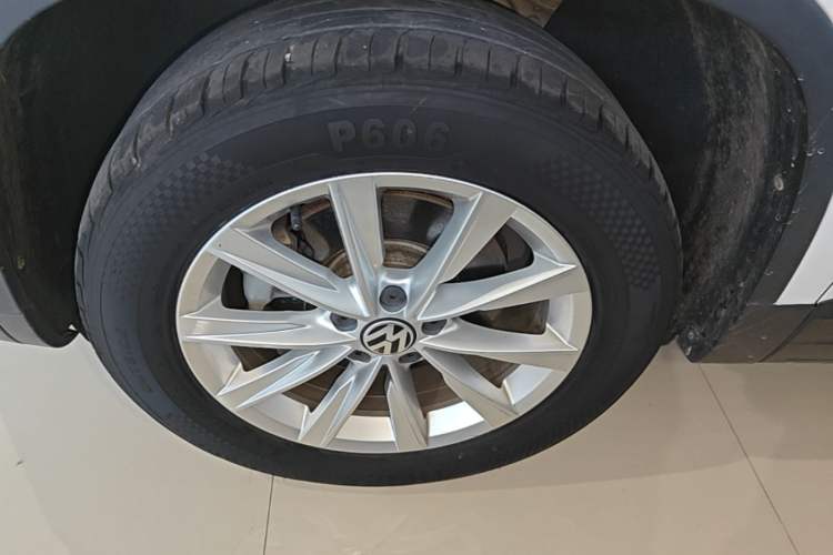 Used Volkswagen Tiguan 2016 280TSI Automatic Two-Wheel Drive Silk Road Comfort Edition Left Front Wheel Hub