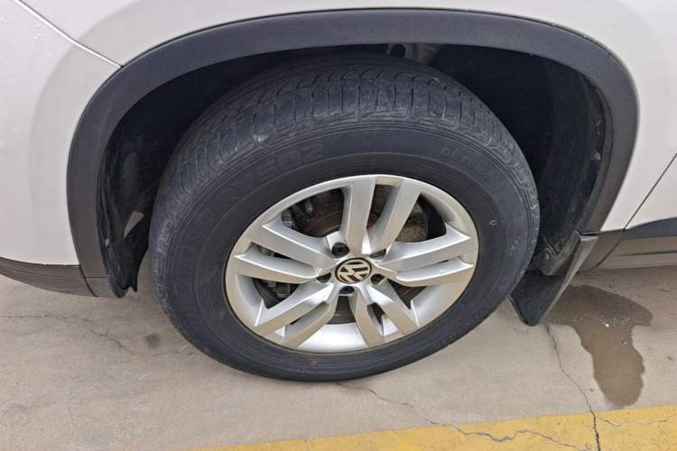 Used Volkswagen Tiguan 2016 300TSI Automatic Two-Wheel Drive Trend Edition Left Front Wheel Hub