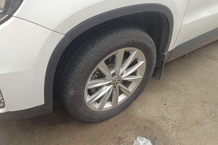 Used Volkswagen Tiguan 2016 280TSI Automatic Two-Wheel-Drive Silk Road Style Edition Left Front Wheel Hub