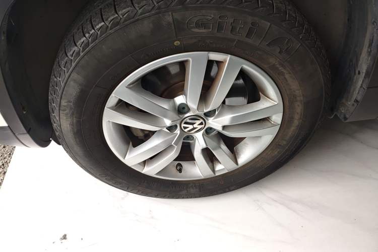 Used Volkswagen Tiguan 2016 300TSI Automatic Two-Wheel Drive Trend Edition Left Front Wheel Hub