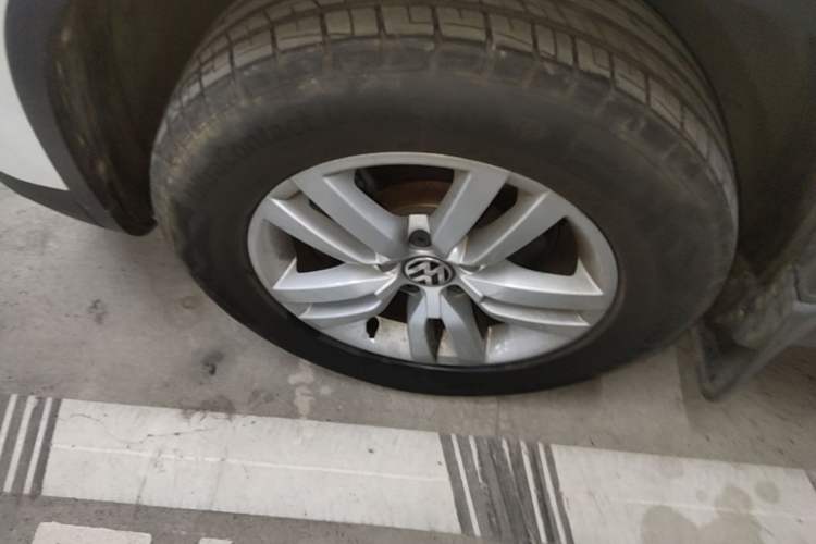 Used Volkswagen Tiguan 2016 300TSI Automatic Two-Wheel Drive Trend Edition Left Front Wheel Hub