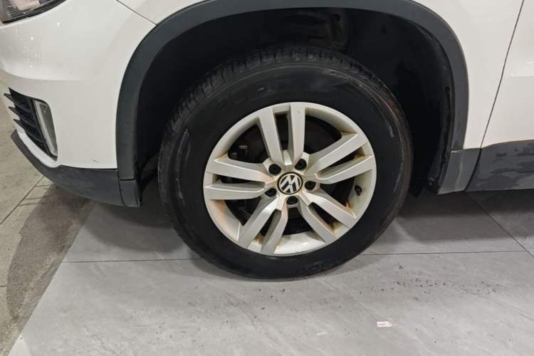 Used Volkswagen Tiguan 2016 300TSI Automatic Two-Wheel Drive Trend Edition Left Front Wheel Hub