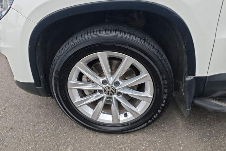 Used Volkswagen Tiguan 2016 280TSI Automatic Two-Wheel-Drive Silk Road Style Edition Left Front Wheel Hub