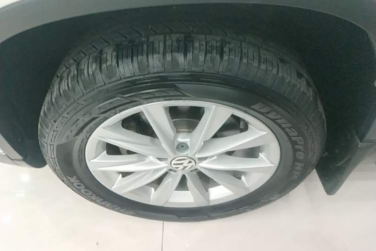 Used Volkswagen Tiguan 2016 300TSI Automatic Two-Wheel Drive Comfort Edition Left Front Wheel Hub